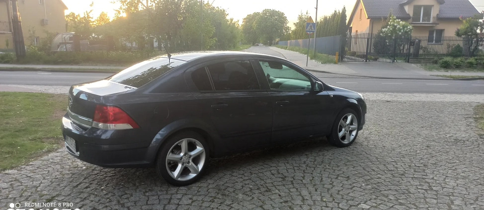 Opel Astra cena 14499 przebieg: 227000, rok produkcji 2008 z Krzyż Wielkopolski małe 106